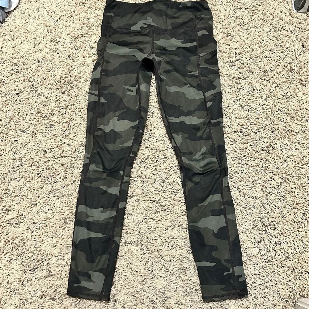 Athleta Green Camo‎ Contour Leggings Zip Phone Pockets 7/8 Sz XS